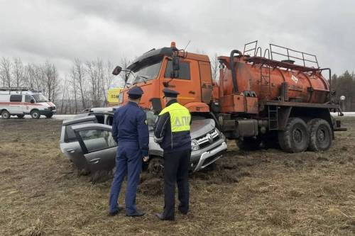 В Альметьевском районе столкнулись иномарка и КАМАЗ — два человека погибли