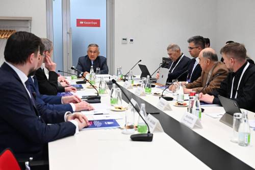 Раис Татарстана провел заседание попечительского совета Инвестиционно-венчурного фонда