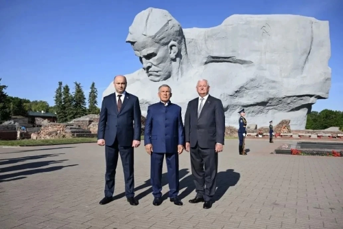 Рустам Минниханов посетил Мемориальный комплекс «Брестская крепость»