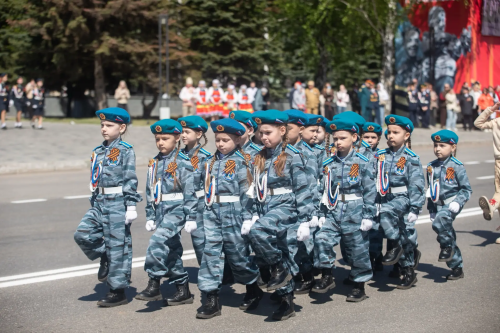 Воспитанники детсадов в Нижнекамске прошли в составе колонн на параде Победы