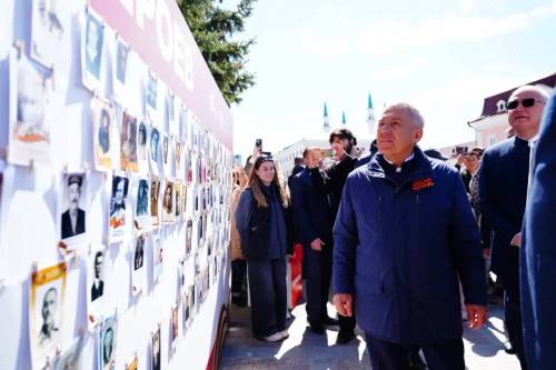 Более 1000 портретов ветеранов: Минниханов принял участие в акции «Стена героев» в Казани