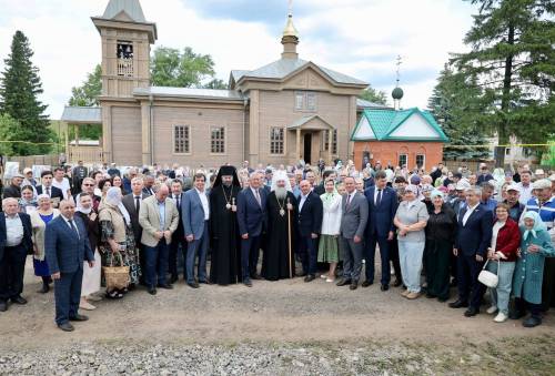В Заинском районе освятили деревянный Троицкий храм после уникальной реставрации