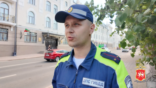Героем видео про бабушку и сотрудника ДПС в Казани стал лейтенант из Сыктывкара