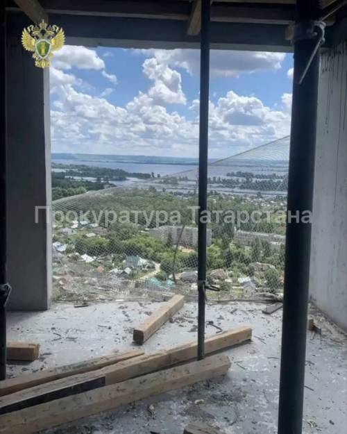 На стройке в Зеленодольске на водителя грузовика упала балка с 20-го этажа – мужчина погиб