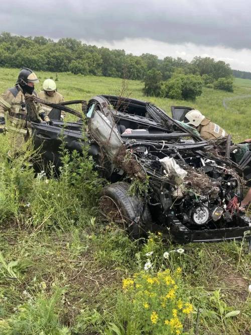 Водитель Mercedes погиб, наехав на ограждение на М-12 в Татарстане