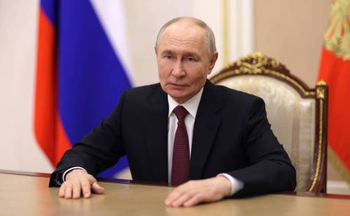 «Вам присущ ген победителей»: Путин поздравил выпускников с окончанием школы