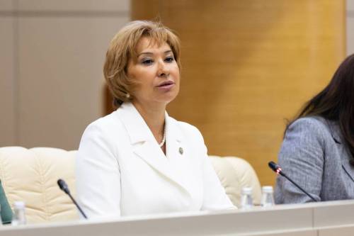 Эльмира Зарипова поздравила соцработников с профессиональным праздником