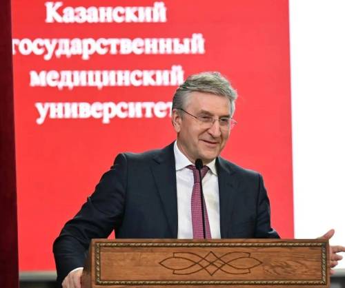 Айрат Фаррахов в первый день работы ректором объявил о сокращении аппарата КГМУ