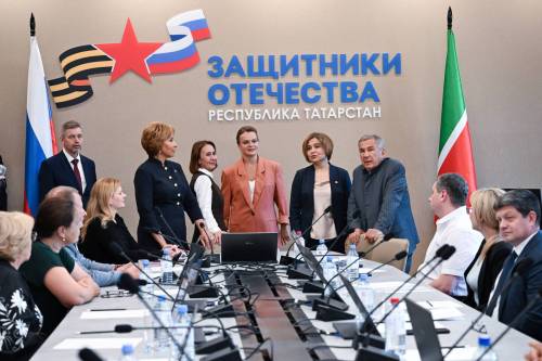 В Казани Минниханов и Цивилева посетили новое здание фонда «Защитники Отечества»