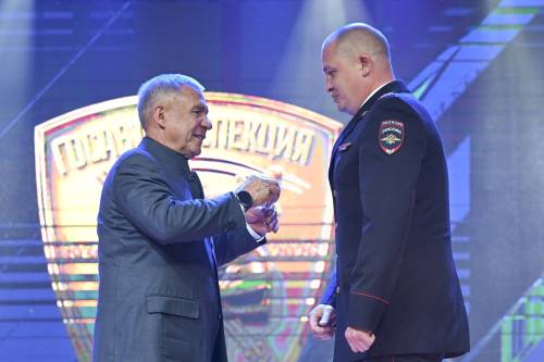 Минниханов и Сатретдинов вручили госнаграды сотрудникам Госавтоинспекции