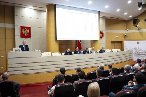 Минниханов провел республиканское совещание финансовых, казначейских и налоговых органов