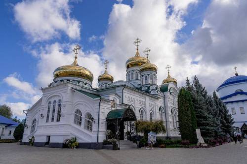 «Монастырь – не тюрьма»: новый наместник Раифы – о туристах, постриге и котах