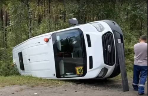 Автобус с детьми вылетел с трассы после ДТП в Татарстане – видео