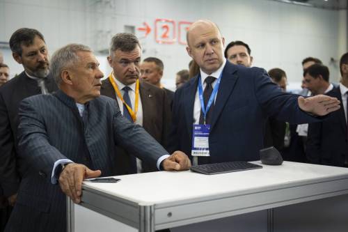 Минниханов оценил БПЛА на Международной выставке «Дрон Экспо» в Казани