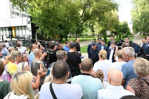 Минниханов в Нижнекамске поговорил с жильцами поврежденного при атаке БПЛА дома