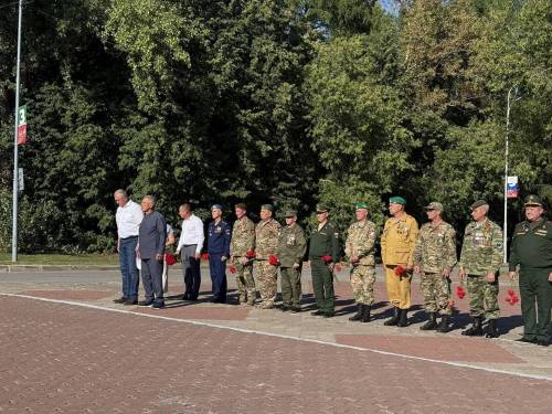 В Заинске Минниханов возложил цветы к Мемориальному комплексу участникам СВО