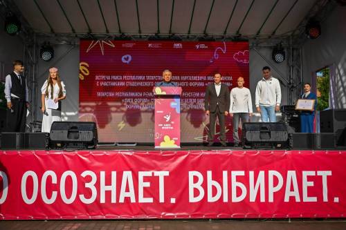 Минниханов осмотрел образовательные учреждения в Тукаевском районе и Челнах