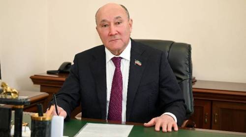 «Символ многовековых традиций и знамя мужества»: Ахметов поздравил с Днем флага России