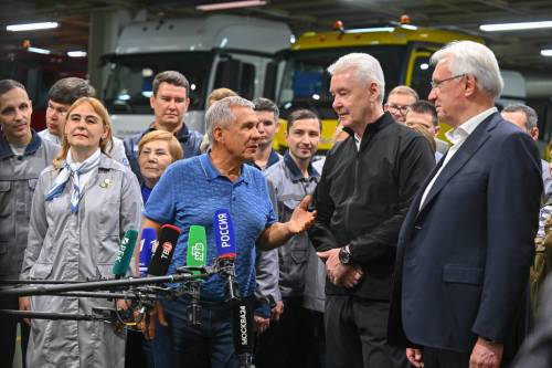 Минниханов и Собянин посетили завод «КАМАЗ» в Челнах
