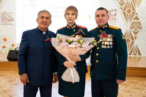«Ими гордится Татарстан»: Минниханов наградил 48 лучших семей в республике