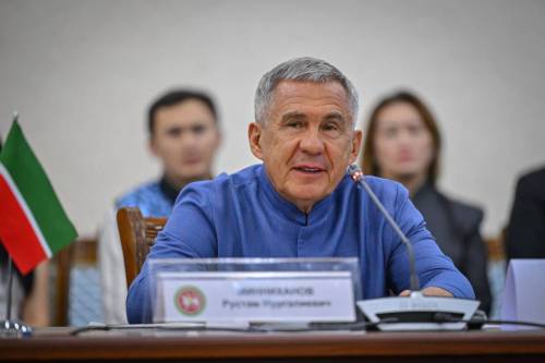 «Чествуя Татарстан, мы чествуем людей»: Минниханов поздравил жителей РТ с Днем Республики