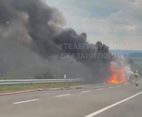 На трассе в Татарстане загорелась фура - никто не пострадал
