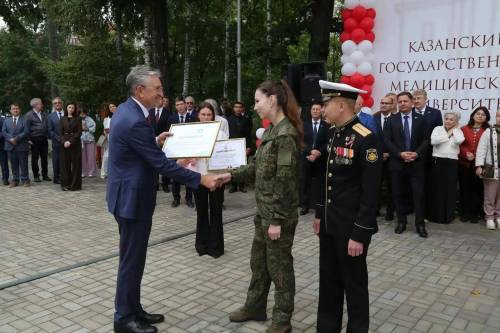 Герой России Иван Жарский поздравил первокурсников КГМУ с 1 сентября