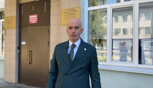Министр по делам молодежи РТ проголосовал с женой и сыном на выборах в Казани
