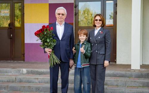Сергей Когогин с семьей проголосовал на выборах в Госдуму