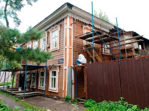 Вместо резных заборов – профнастил: в Татарстане хотят сохранить память о деревянном зодчестве