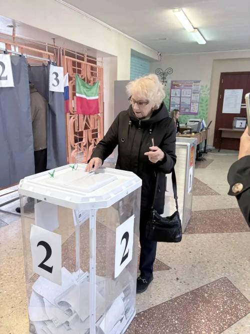 В Челнах проголосовала мать Героя России Сергея Чебнева