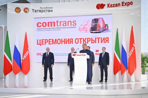 Минниханов открыл в Казани Международную выставку коммерческого транспорта