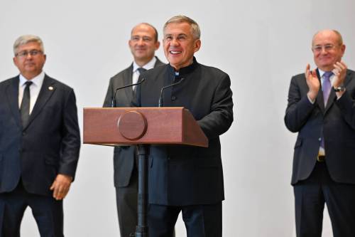 Минниханов в Зеленодольске дал старт отгрузке первых в России компрессоров смешанного хладагента
