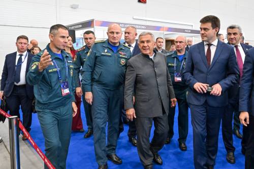 Минниханов и Куренков осмотрели выставку салона «Комплексная безопасность – 2026»