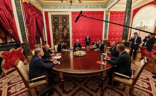 Путин принял в Кремле спецпосланника президента США Уиткоффа