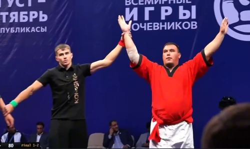 Минниханов поздравил борца Радика Салахова с победой на Играх кочевников