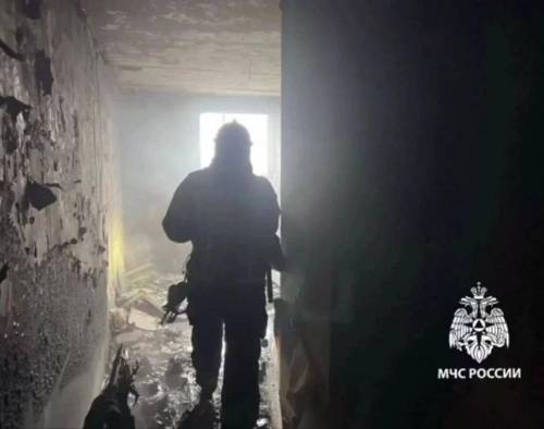 Огнеборцы спасли трех человек во время пожара на 9-м этаже дома в Челнах