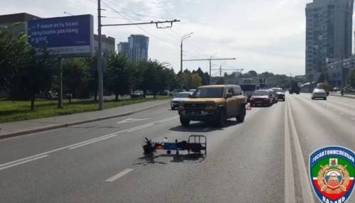Иномарка сбила мужчину на электровелосипеде в Казани - видео