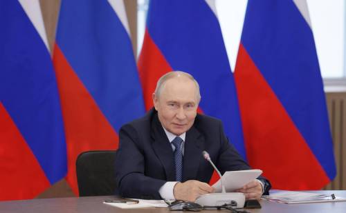 «Наше общее достояние и богатство страны»: Путин поздравил с Днем языков народов России