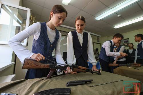 Как проходит урок начальной военной подготовки в казанской школе