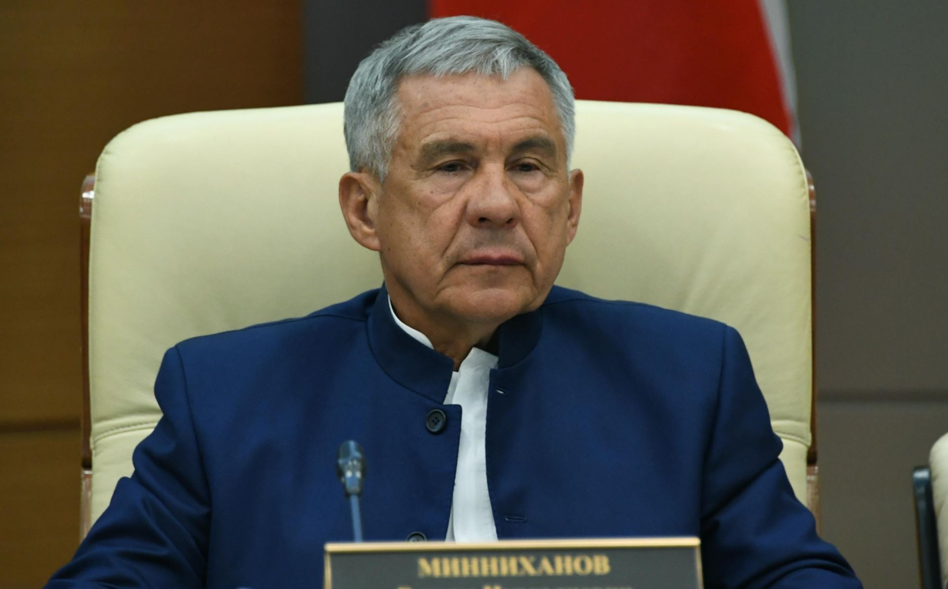 Минниханов поручил оперативно разработать программу по покрытию дефицита бюджета Татарстана