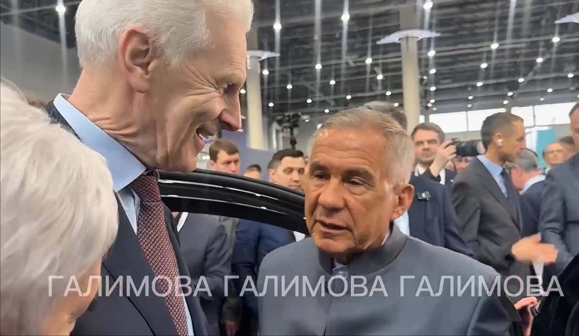 Минниханов показал гостям РВФ преимущества электромобиля «Атом» – видео