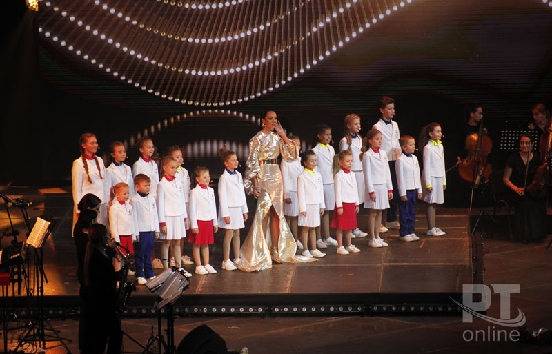 Певица Алсу  выступила в Казани с шоу "Не молчи"