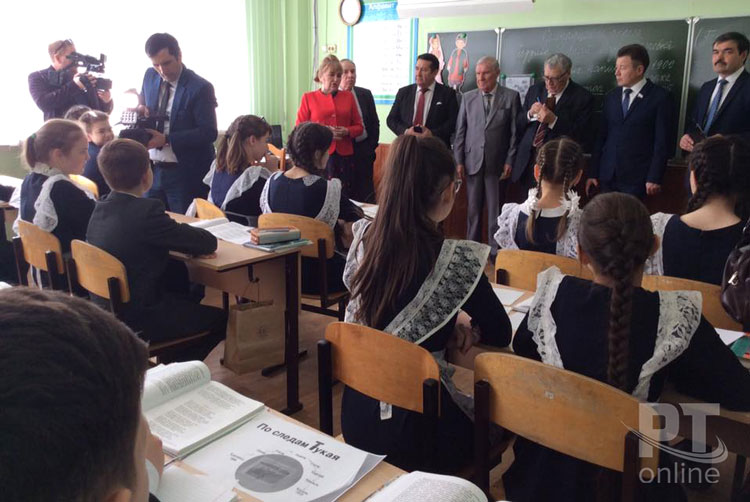 Делегация Татарстана посетила гимназию в Уфе