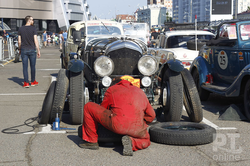 Участники ралли «Пекин – Париж» в Казани