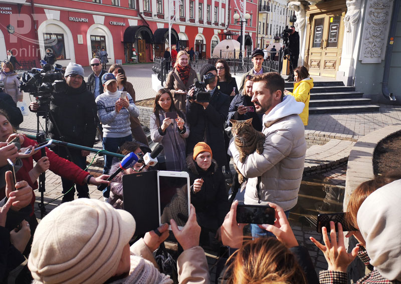 Кот Виктор встретился с котом Казанским