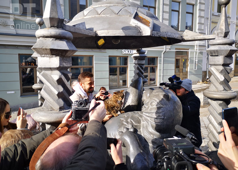 Кот Виктор встретился с котом Казанским