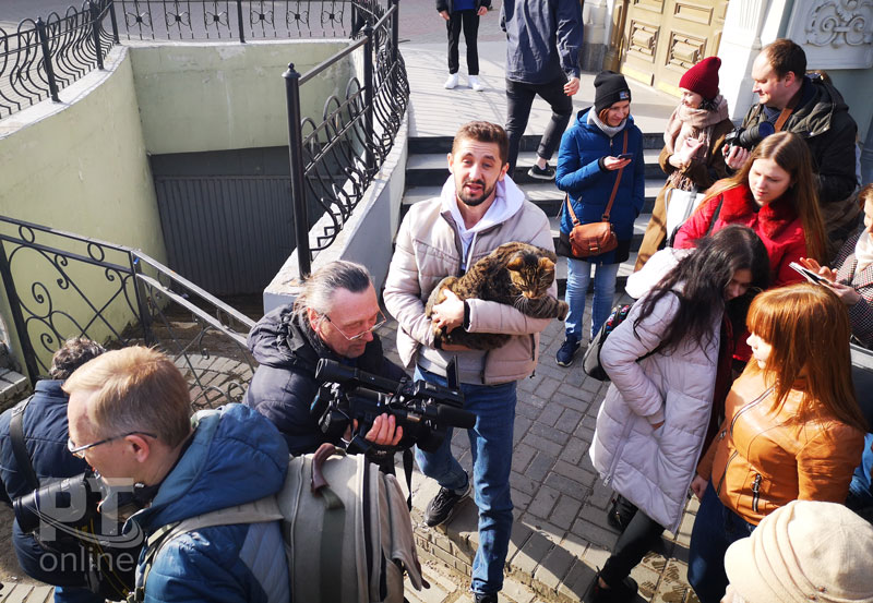 Кот Виктор встретился с котом Казанским