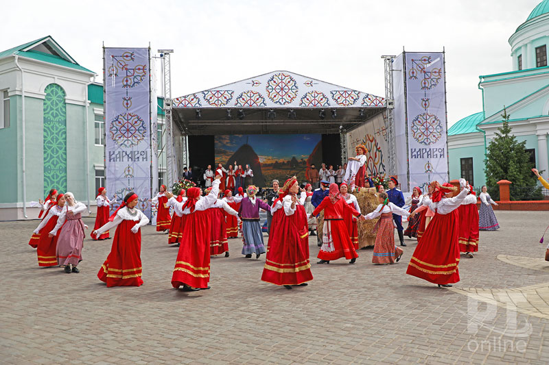 «Каравонным» шагом, сохраняя традиции