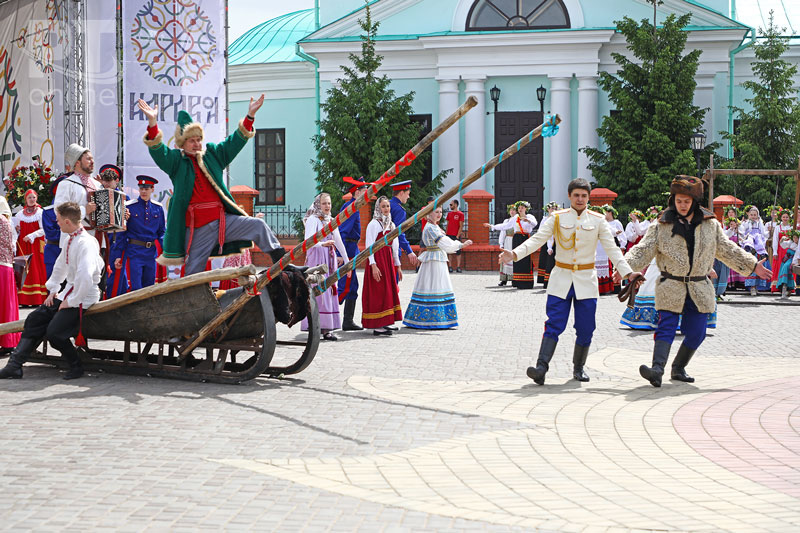 «Каравонным» шагом, сохраняя традиции